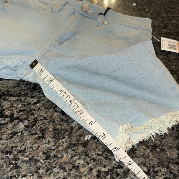 Dollhousee light wash Bermuda denim frayed high rise shorts NWT 3/4 - Picture 8 of 8